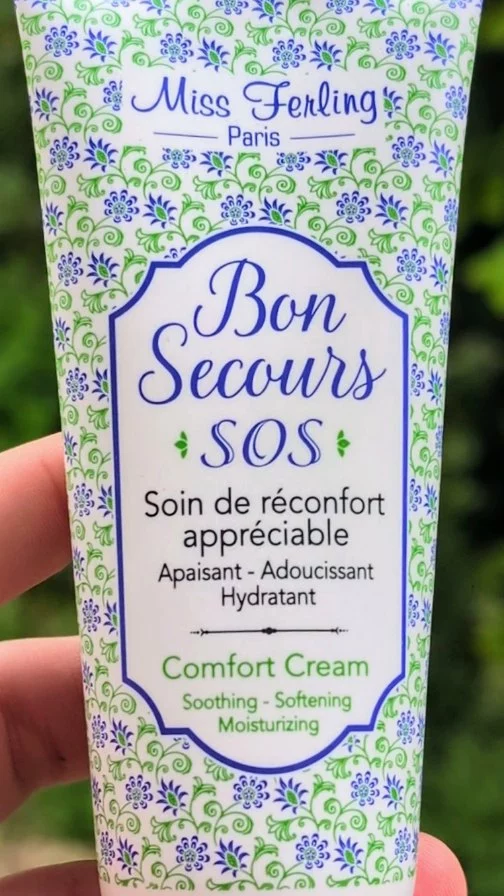 Connaissez-vous le Bon Secours SOS ? 💚 Un produit multi services ! ⬇️

Toujours à avoir sur soi ! En plus de sentir divinement bon ( merci @mademoiselle_parfumette ) il laisse la peau douce comme de la soie.

Apaise les maux du quotidien, les gratouilles de petites bêtes, peut voyager partout avec vous avec son format 75ml et le petit plus c'est qui convient à toute la famille ! 

Préparez votre été avec Miss Ferling.

J'en parle dans mon dernier reel !

Disponible sur www.missferling.fr
Lien en bio. 🌿🌞

#lebonproduitvoyage #formatcabine #apressoleil #nutritionintense #soinfamille