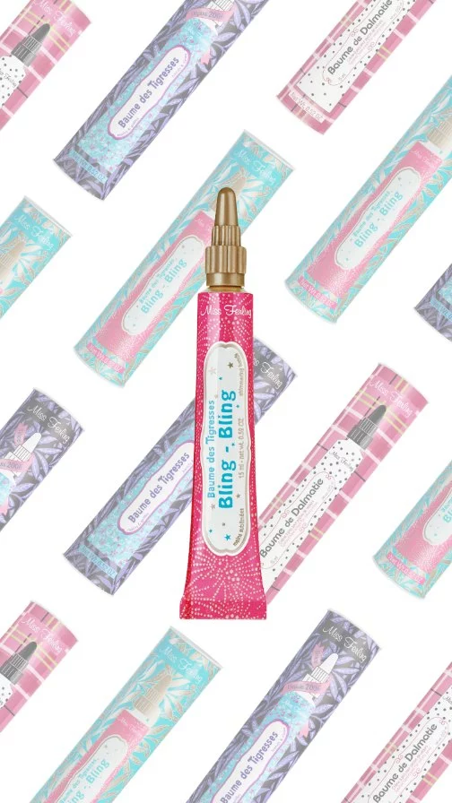 Découvrez le secret de mains douces et sublimées ! 🌸 

Le Baume des Tigresses Bling-Bling, est une crème main veloutée et délicatement parfumée qui prend soin de vos mains au quotidien. Un vrai délice ! 

#BaumeDesTigresses #CrèmeMains #Douceur #ParfumDélicat